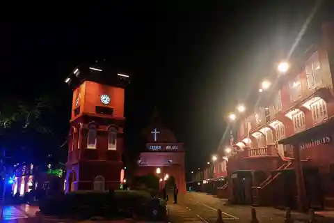 Kuala Lumpur: Private Malacca Night Tour w/Cruise & Trishaw