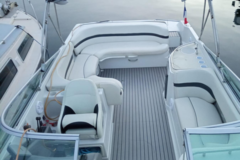 Cannes: cruzeiro privado com champanhe para ver os fogos de artifícioCannes: Cruzeiro privado com fogos de artifício e champanhe