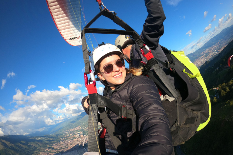 Medellin in Paragliding + Videos and photos