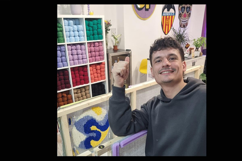 TUFTING: Learn how to make a rug during a fun class in Valencia