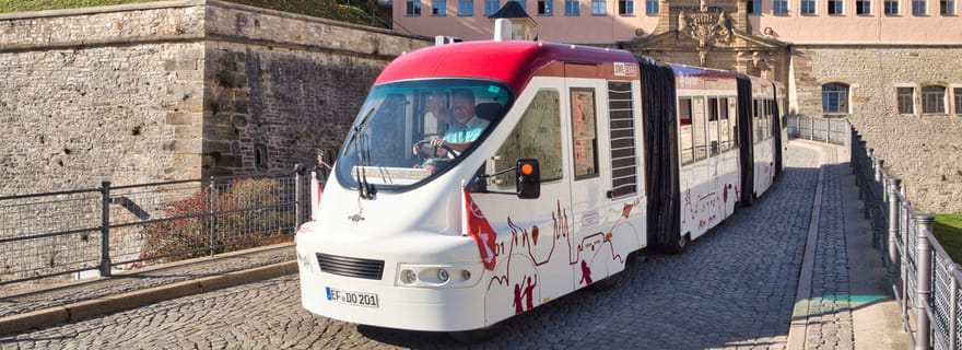 Trajet en bus à travers la vieille ville d'Erfurt