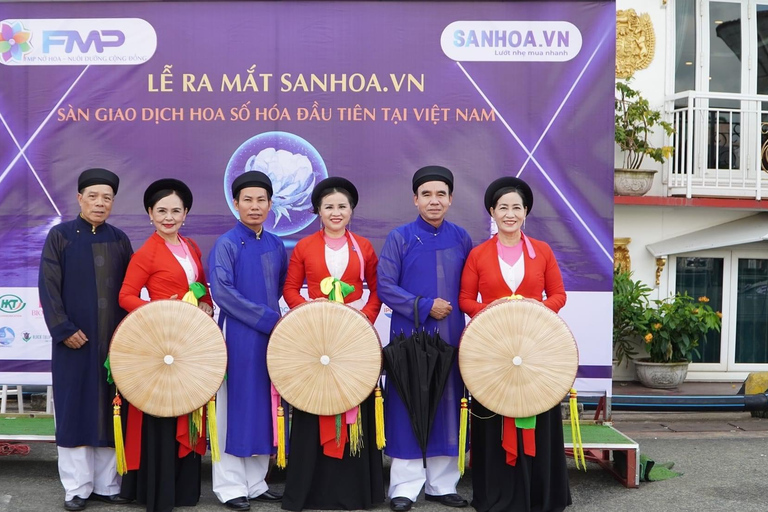 Ho Chi Minh: Water Puppet Show and Dinner Cruise (Max 11) Dinner on Cruise ONLY (With Guide, Pick-up & Drop-off)