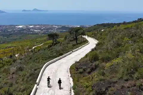 Napoli: Udlejning af e-bike på Vesuv med adgang til krateret