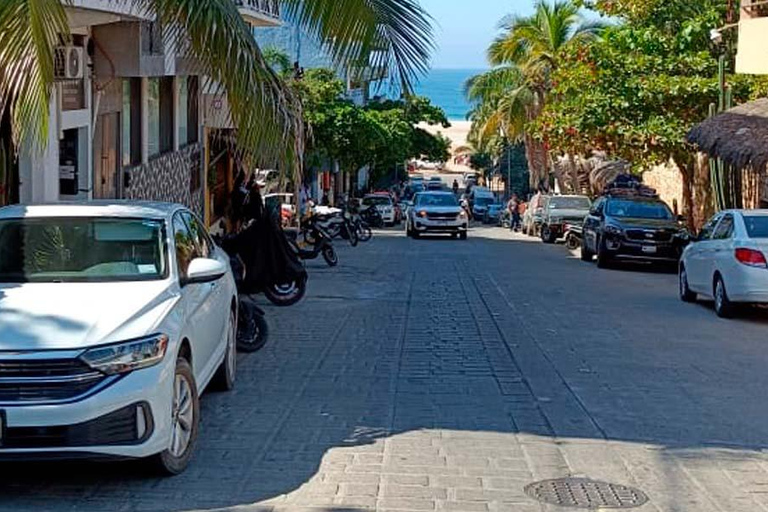 Oaxaca: Private One-Way Transfer to Puerto Escondido A Sedan for up to 3 Passengers