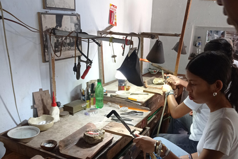 Kotagede: Doświadczenie tworzenia srebra z lokalnym złotnikiem