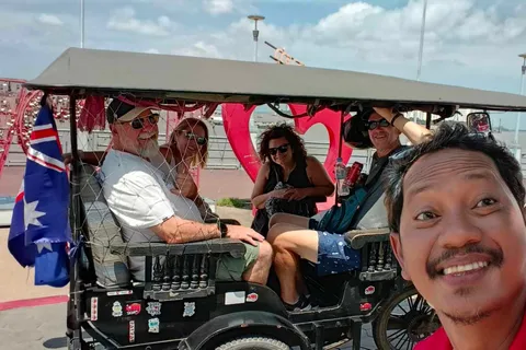 Phnom Penh: Private Tuk-Tuk Tour with English-Speaking
