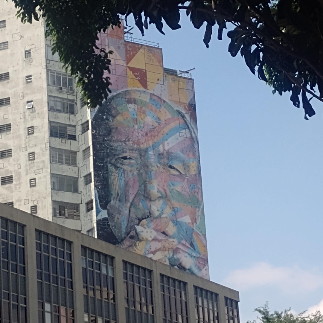 Colagem de mídia