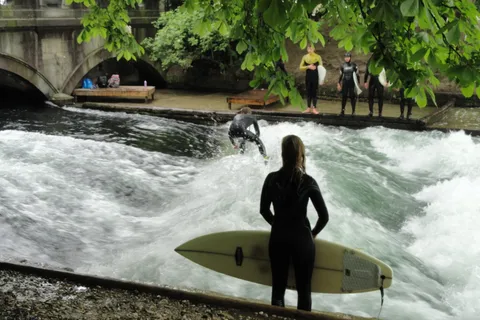 Munich Surf Experience Surfing In Munich Eisbach River Wave