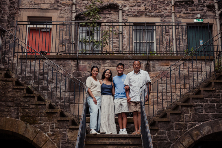 Edinburgh Old Town: Professional Photoshoot & Edited Photos VIP 90 Mins | 75 Photos