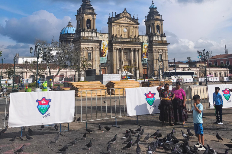 Tour of La Aurora Zoo, Historic Center, and Ciudad Cayalá in Guatemala