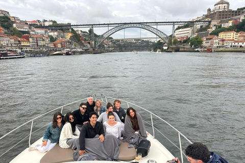 Porto: Luxury 7 Bridges Cruise, Port Wine Tasting & Sunset Shared Sunset Cruise with Welcome Drink
