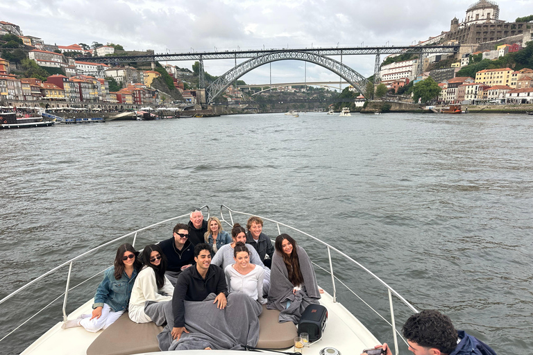Porto: Luxury 7 Bridges Cruise, Port Wine Tasting & Sunset Shared Sunset Cruise with Welcome Drink
