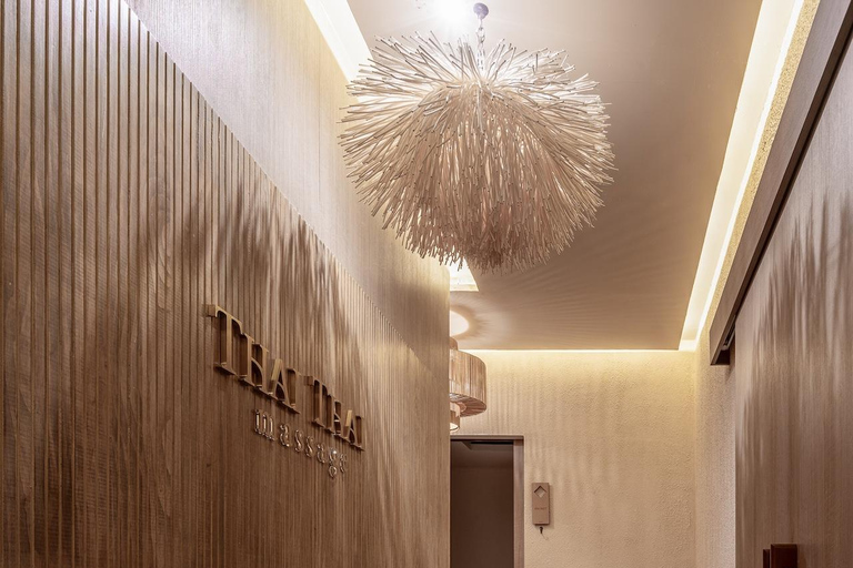 Bangkok: ThaiThai Massage near BTS Asok (Sukhumvit 25) Coconut Aromatherapy Oil Massage (90 Min)