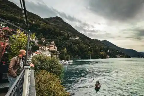 Milan: Half-Day Lake Como Small Group Tour & Boat Cruise