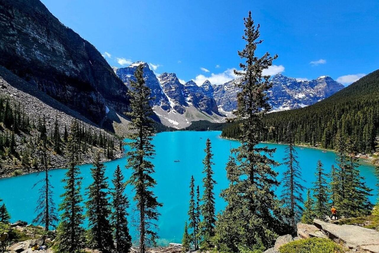 Banff: Lake Louise and Moraine Lake Tour with Pickup & Drop