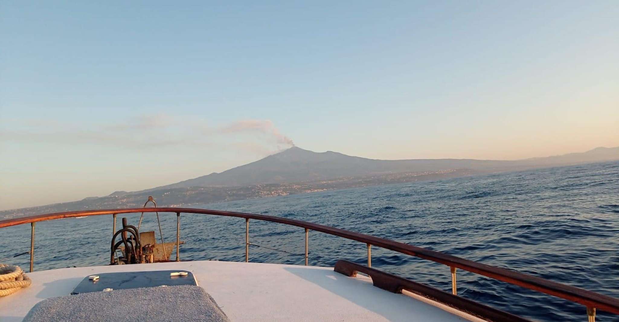 BOAT TOUR WITH APERITIF ON BOARD IN THE CYCLOPS ISLANDS - Housity