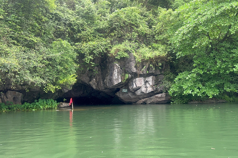 Ninh Bình: Bai Dinh, Trang An en Mua Cave dag privétourNinh Bình: Bai Dinh, Trang An en Mua Cave op de motor