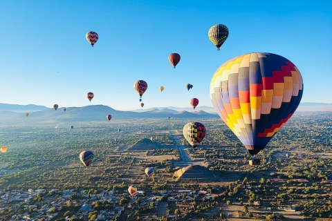 Sobrevuela Teotihuacán en globo aerostáticoPaseo en globo aerostático básico Teotihuacan