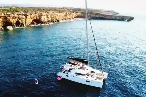 Rethymno: Private Sunset Cruise with Wine and Snacks