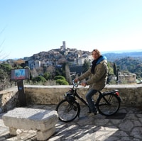 Saint Paul de Vence, visit to the village by solex - Housity