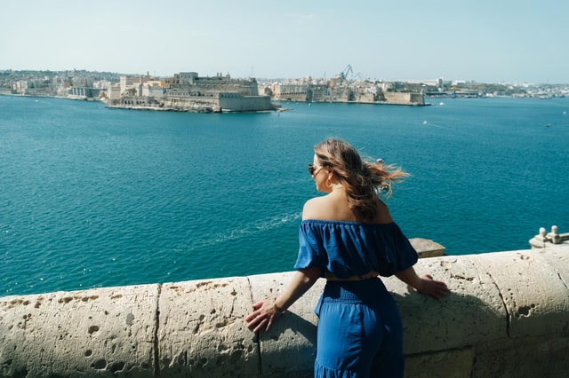 Valetta: Film-Style Photoshoot with a Female Pro