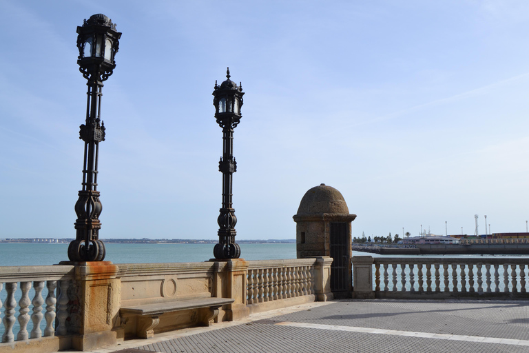 Guided tour of Cádiz: stories from the hand of a local guide