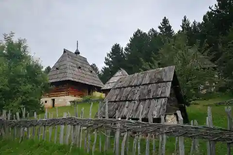 Tour di Zlatibor - Gondola d'oro, grotta di Stopic, Sirogojno e cascate