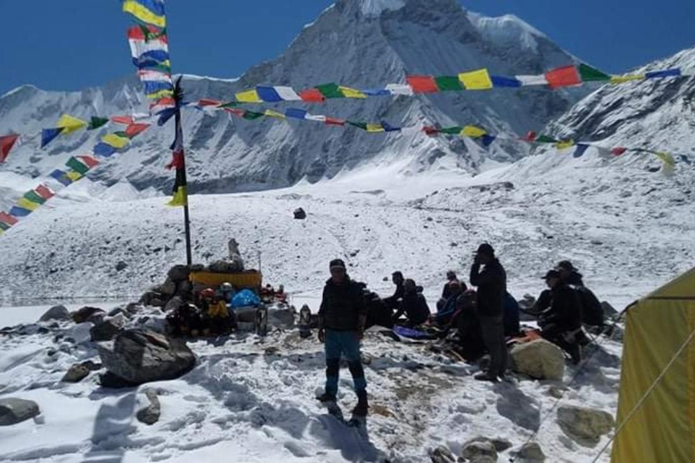 Népal : expédition guidée de 30 jours - Mera, Island et LobucheNépal : Ascension des trois sommets - Mera, Island, ascension de luxe à Labuche.