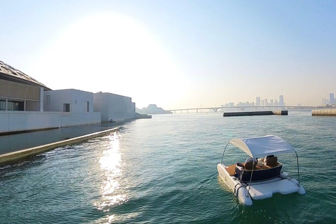 Abu Zabi: luksusowy rejs elektrycznym katamaranem do Luwru2-Seater Catamaran - 15 Minutes