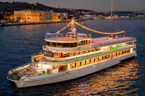 Istanbul : Dîner-croisière et divertissement avec table privée