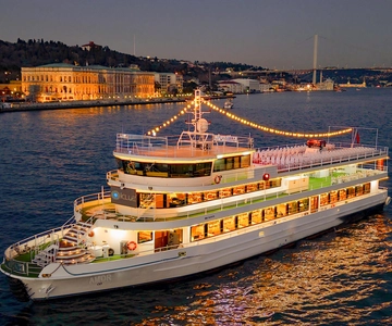 Istanbul: Dinner Cruise and Entertainment with Private Table