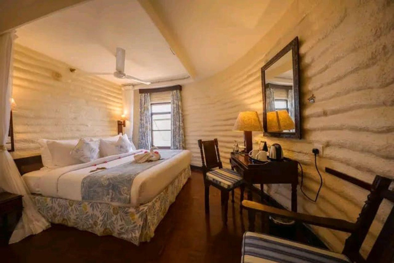 Mombasa/Diani: Taita Hills 2-Day Safari with Meals & Pickup