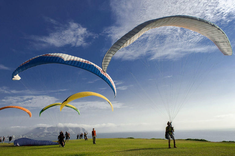 Paragliding flight with a private pilot in Costa Verde-Lima