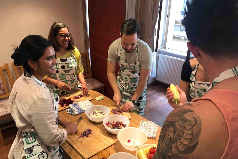 Budapest: corso di cucina ungherese - FoodapestFoodapest Lezione di cucina ungherese