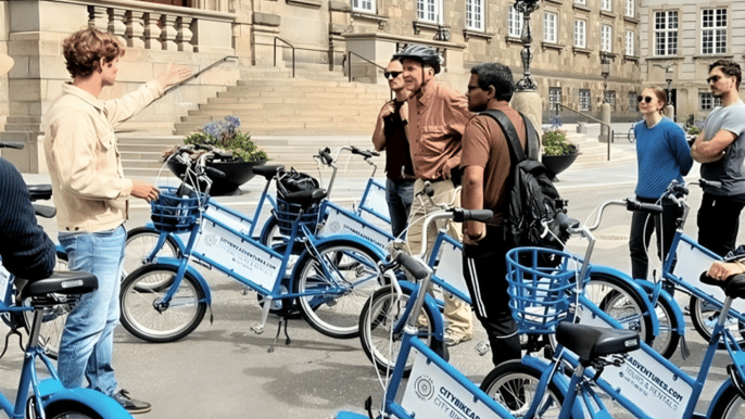 Copenhague: Tour en bici de 1,5 horas por lo más destacado de la ciudad