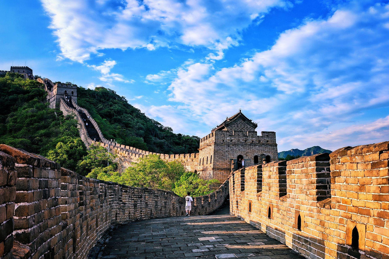 Beijing: Mutianyu Great Wall Tour with Photographer 1-Hour Follow Shoot+15 Retouched Photos
