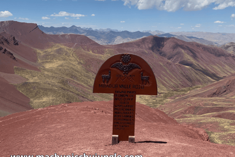 Excursion en quad à la Vallée Rouge et à la Montagne Arc-en-ciel avec repasExcursion en quad double avec petit-déjeuner et déjeuner