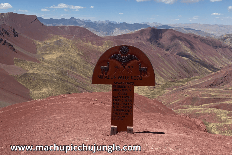 Excursion en quad à la Vallée Rouge et à la Montagne Arc-en-ciel avec repasExcursion en quad double avec petit-déjeuner et déjeuner