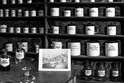 Vienna: Exclusive access to Vienna's Unterwelten pharmacy