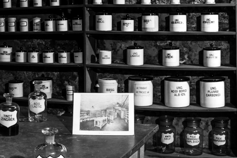 Vienna: Exclusive access to Vienna's Unterwelten pharmacy