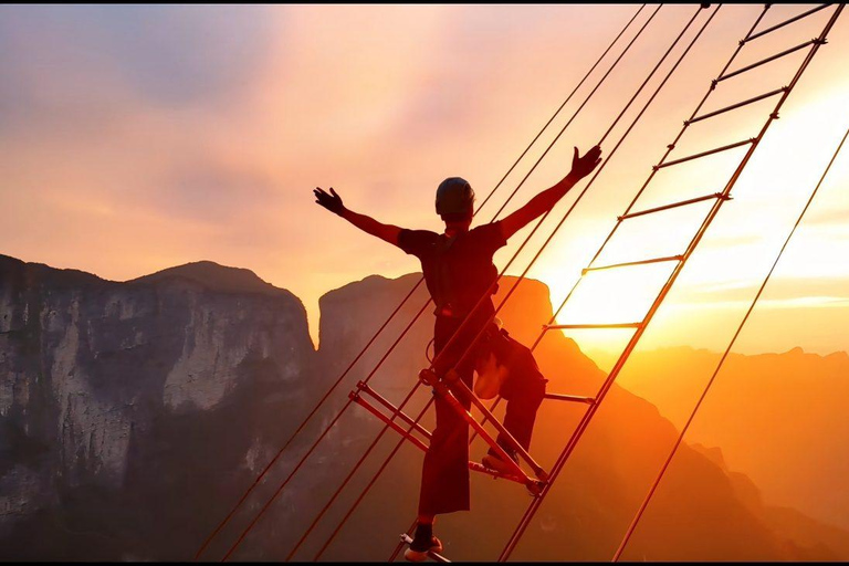 Zhangjiajie: Qixing Mountain & Tianmen Night 1-Day Tour