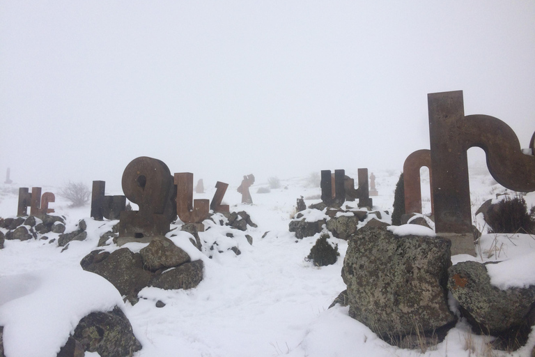 阿拉加茨山全天雪地体验之旅（含导游）