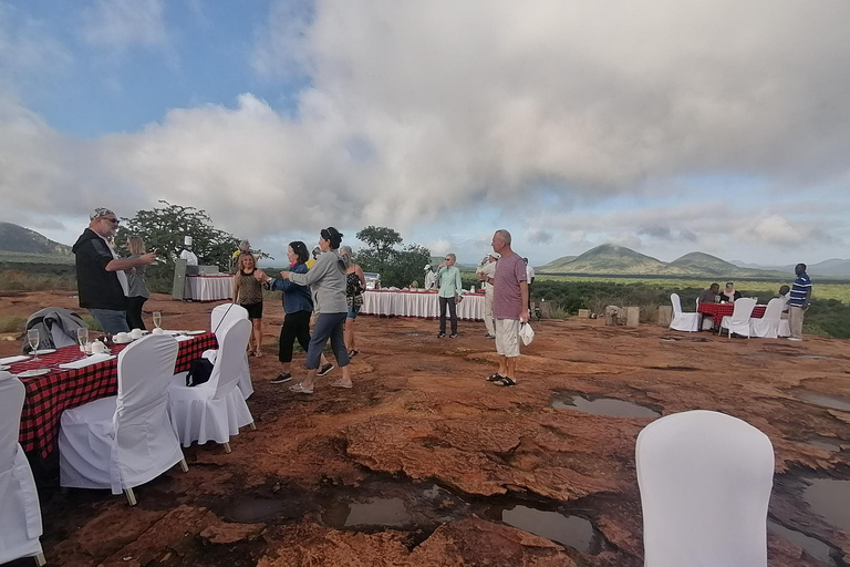 Safari de Lujo de 3 Días en Saltlick por el Parque Nacional de Tsavo Occidental