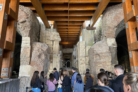 Rzym: ekskluzywna wycieczka po Forum Romanum i podziemiach KoloseumRzym: Ekskluzywna wycieczka po Forum Romanum i podziemiach Koloseum