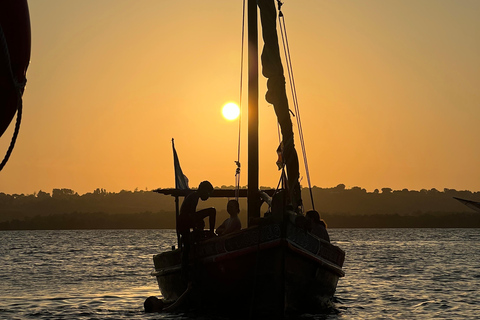 KILIFI: WATAMU: DHOW CRUISE BIJ ZONSONDERGANGDHOW CRUISE BIJ ZONSONDERGANG