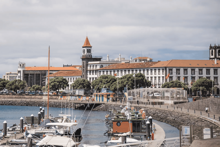 Ponta Delgada: Städtetour und Besuch einer Ananasplantage. Foto: GetYourGuide Ponta Delgada: Städtetour und Besuch einer Ananasplantage. Foto: GetYourGuide