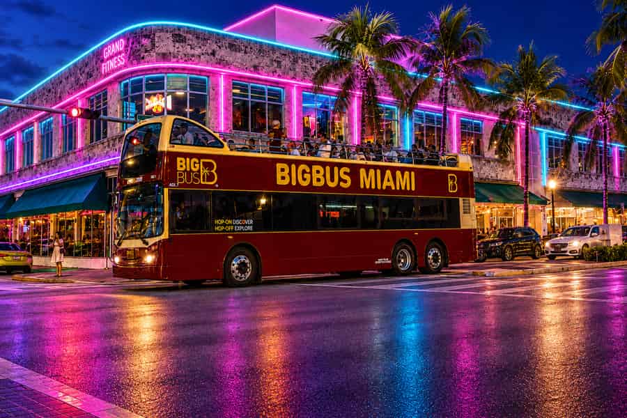 Miami: nächtliche Sightseeing-Tour mit Cabrio-Bus und Guide vor Ort. Foto: GetYourGuide Miami: nächtliche Sightseeing-Tour mit Cabrio-Bus und Guide vor Ort. Foto: GetYourGuide
