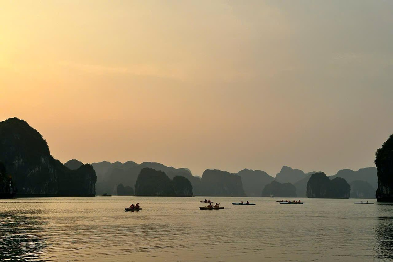 2-tägige Ha Long Bay Island Cruise Tour mit einem 3-Sterne-Kreuzfahrtschiff