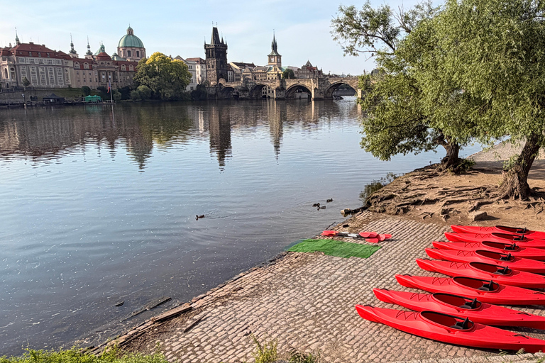 Prague: Charles Bridge & Hidden Canals Kayak Tour