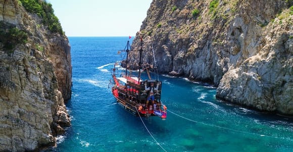 From Alanya / Gaziapaşa: Pirate Boat Tour to the Blue Lagoon